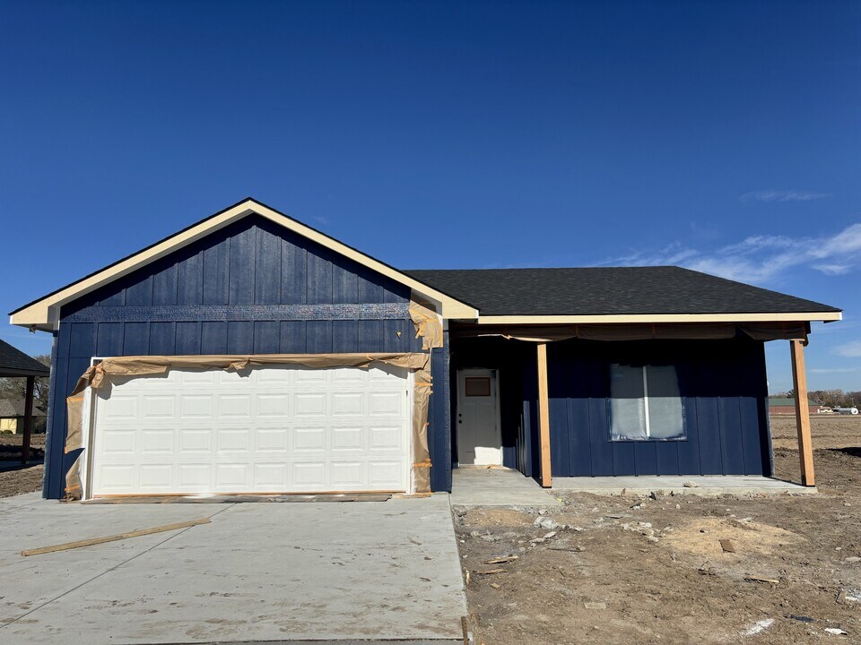 1920 E Village Estates Dr in Park City, KS - Foto de edificio