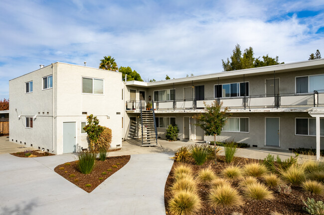 Tamarack Gardens in Sunnyvale, CA - Building Photo - Building Photo