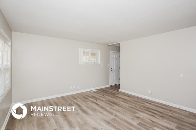 4955 Katherine Dr in Indianapolis, IN - Foto de edificio - Building Photo