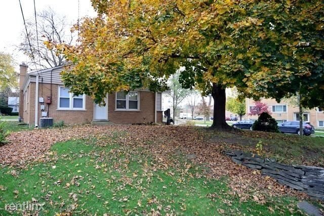 142 E Grove St in Lombard, IL - Building Photo - Building Photo