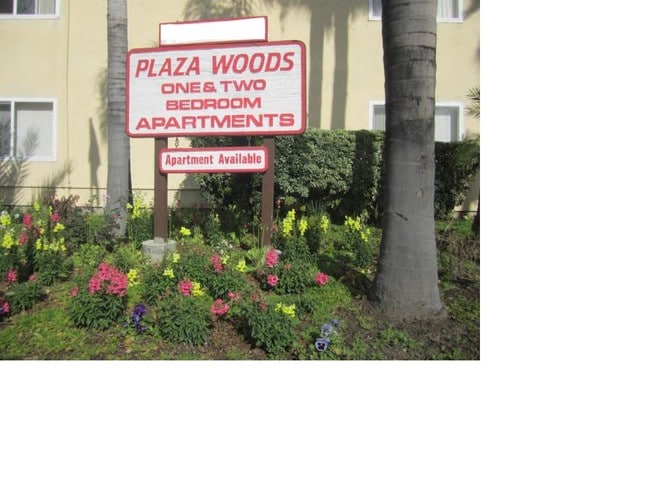 Plaza Wood Apartments in Stanton, CA - Foto de edificio - Building Photo