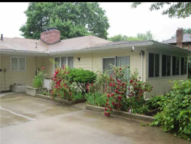 2123 Eileen Rd in Toledo, OH - Foto de edificio - Building Photo