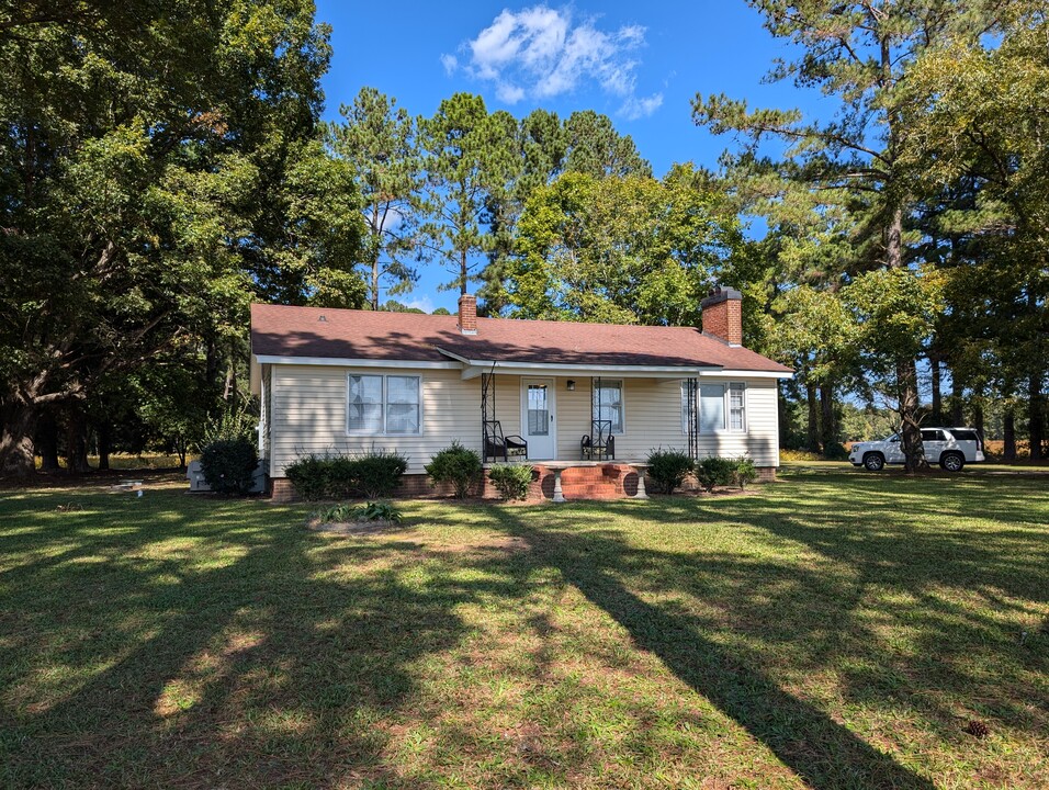 5373 Webb Lake Rd in Wilson, NC - Building Photo