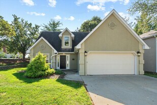 400 N Village Cir in Columbia, MO - Building Photo