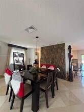 10973 NW 53rd Ln in Doral, FL - Building Photo - Building Photo