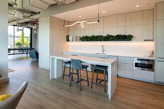 315 W 33rd St in New York, NY - Building Photo - Building Photo