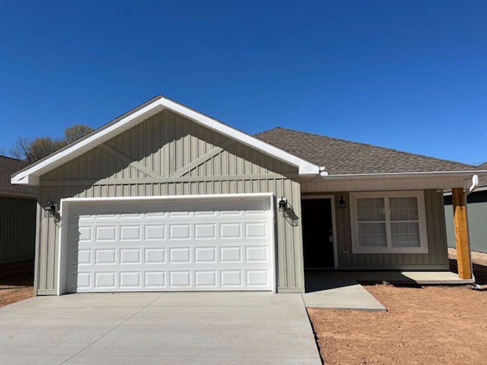 315 W 5th St in Russellville, AR - Building Photo