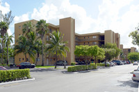 La Riviera Apartments in Hialeah, FL - Foto de edificio - Building Photo