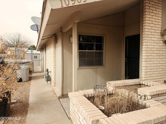 10909 Delafield Dr in El Paso, TX - Building Photo - Building Photo