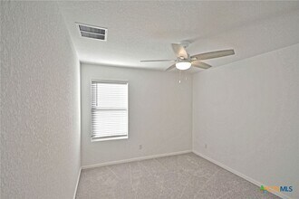 2414 Legends Crk in New Braunfels, TX - Foto de edificio - Building Photo