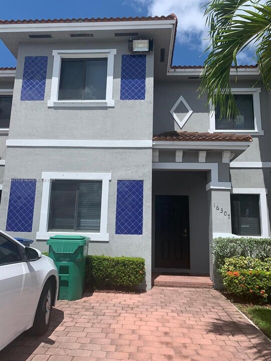 16307 SW 44th Terrace in Miami, FL - Building Photo