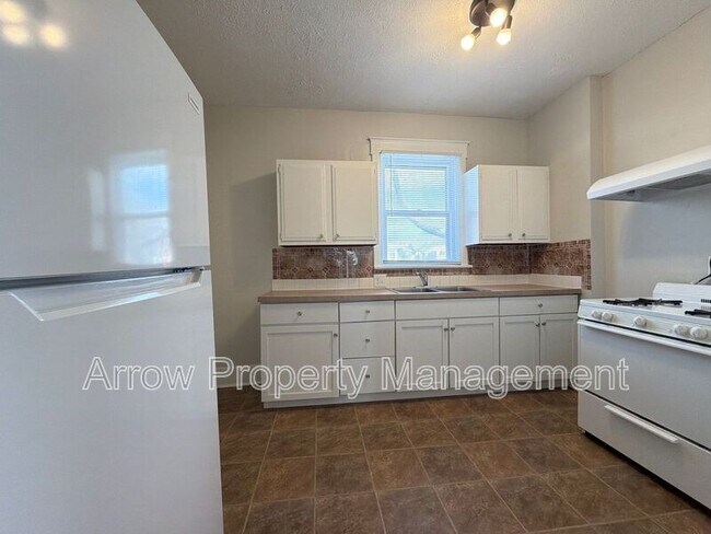 2068 S 18th St in Lincoln, NE - Building Photo - Building Photo