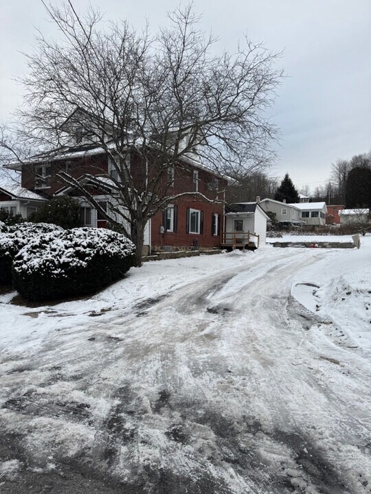 163 Weaver Cir in Nanty Glo, PA - Building Photo