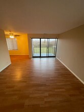 425 Walnut Creek Rd in Lisle, IL - Foto de edificio - Building Photo