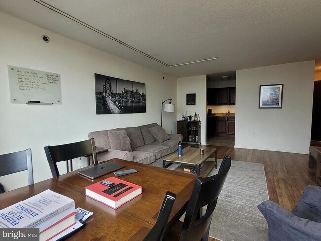 2020 Walnut St in Philadelphia, PA - Building Photo - Building Photo