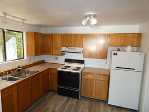 1405 W 5th St in Port Angeles, WA - Building Photo - Building Photo