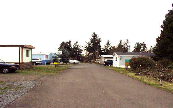 Totem Village Mobile Home Park in Molalla, OR - Building Photo