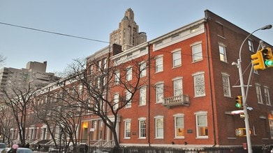 184 Thompson St-Unit -2A in New York, NY - Building Photo - Building Photo