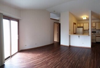 4314 W Shamrock Ln, Unit 3D in McHenry, IL - Building Photo - Building Photo
