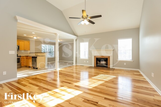 1270 Chapmans Retreat Dr, Unit 0615 in Spring Hill, TN - Foto de edificio - Building Photo