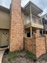 1515 Sandy Springs Rd in Houston, TX - Building Photo - Building Photo