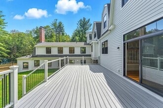 22 Lincoln Rd in Lincoln, MA - Foto de edificio - Building Photo