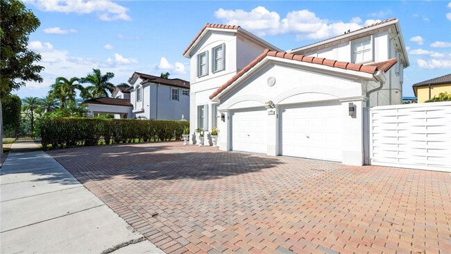 17994 NW 87th Pl in Hialeah, FL - Building Photo - Building Photo