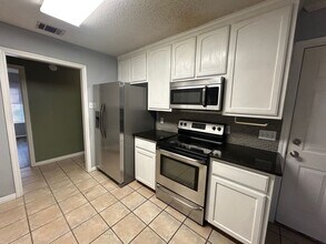 908 Parkview Cir in Hewitt, TX - Building Photo - Building Photo