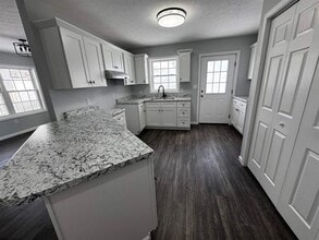 156 Montgomery Rd in Weston, WV - Building Photo - Building Photo