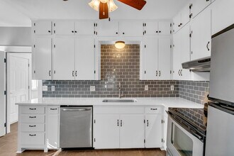 811 N Lindell Ave in Fayetteville, AR - Building Photo - Building Photo