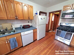 27 High St, Unit 1 in Brookline, MA - Building Photo - Building Photo