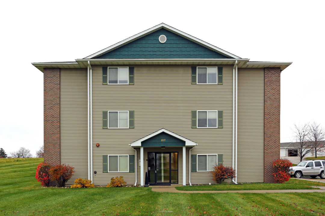 Brookfield Apartments in Newton, IA - Building Photo