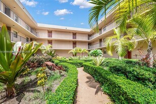 10625 SW 112th Ave in Miami, FL - Building Photo