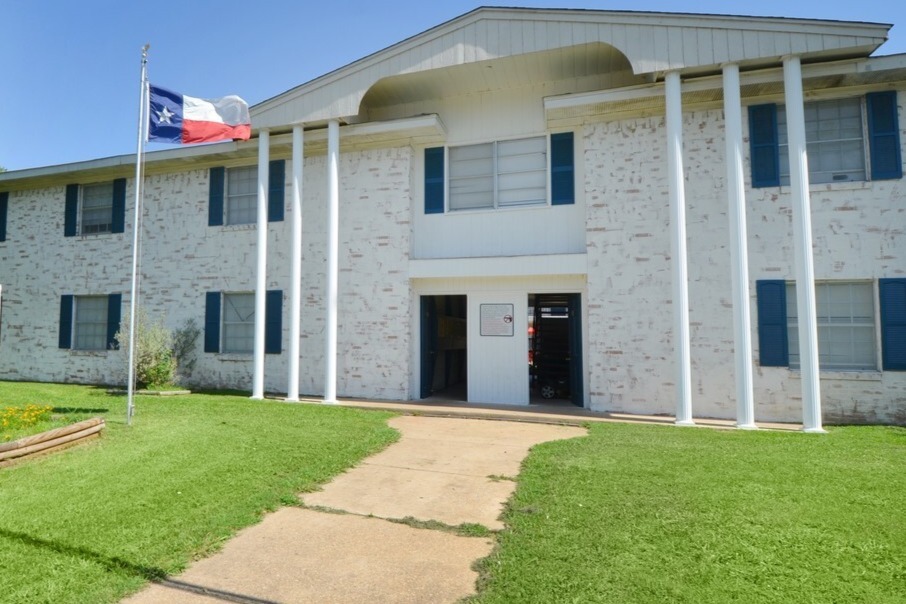 Harmony Apartments-ALL BILLS PAID in Paris, TX - Building Photo