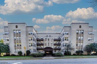 10 N Ridgewood Rd in South Orange, NJ - Building Photo
