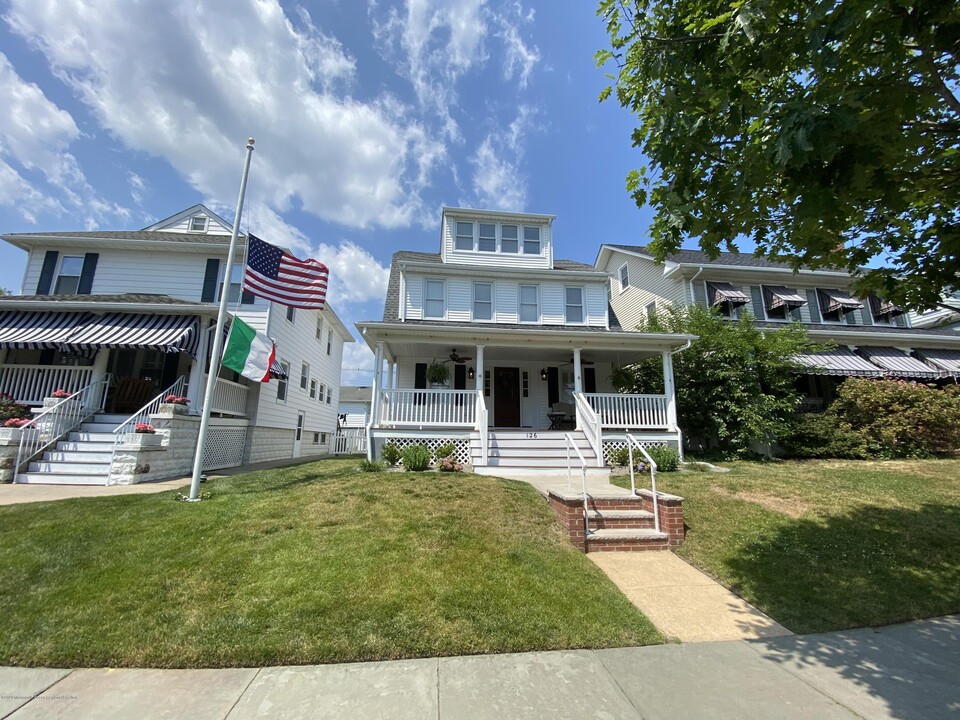 126 Woodland Ave in Avon By The Sea, NJ - Building Photo