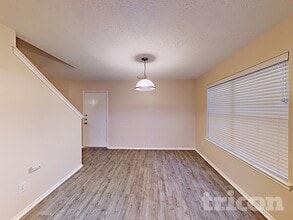 7215 Lazy Summer Ct in Magnolia, TX - Foto de edificio - Building Photo