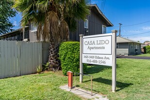 Casa Lido Apartments in Sacramento, CA - Building Photo