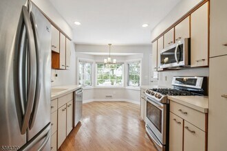 27 Possum Way in New Providence, NJ - Building Photo - Building Photo
