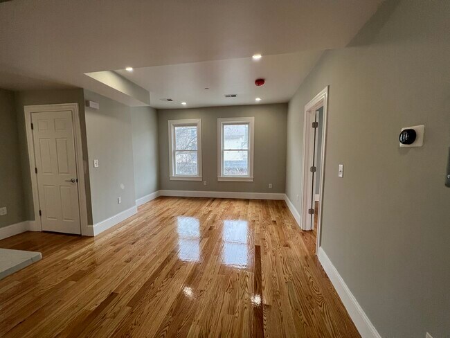 166 Pearl St, Unit 2 in Somerville, MA - Building Photo - Building Photo