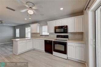 7743 W Country Club Blvd in Boca Raton, FL - Foto de edificio - Building Photo