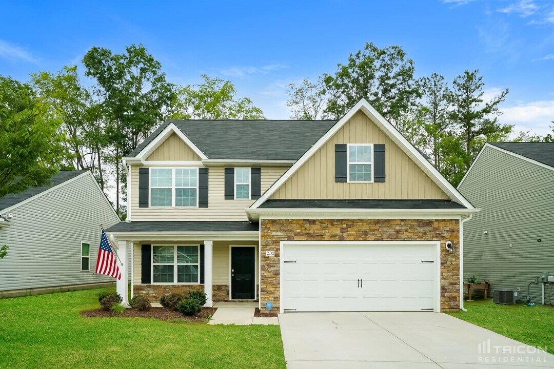 232 Rustling Way in Zebulon, NC - Foto de edificio