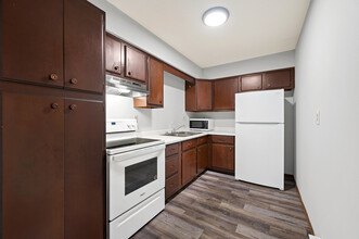 2505 Wesleyan Ave in Rockford, IL - Foto de edificio - Building Photo
