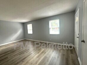 216 Saddlefield Rd in Columbia, SC - Foto de edificio - Building Photo