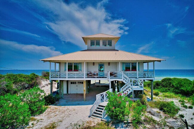 property at 850 Gulf Shore Dr