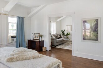 4125 S Figueroa St, Unit 405 in Los Angeles, CA - Building Photo - Building Photo