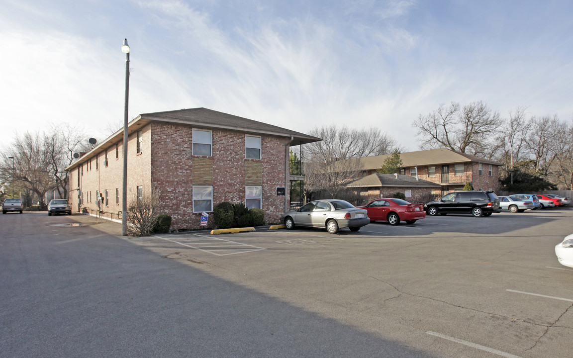 5908-5912 NW 41st St in Oklahoma City, OK - Building Photo