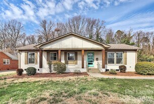 4313 Maureen Dr in Charlotte, NC - Building Photo