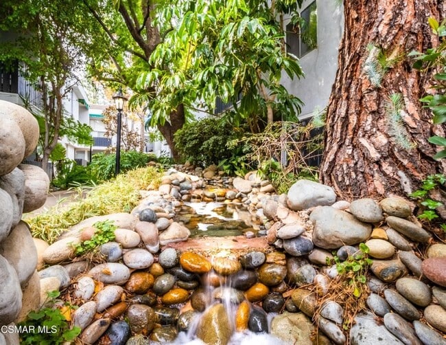 18645 Hatteras St, Unit 237 in Los Angeles, CA - Building Photo - Building Photo