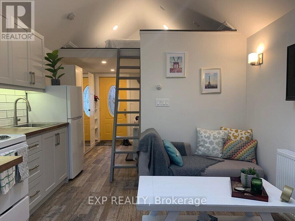 215 O'Connor Dr in Toronto, ON - Building Photo